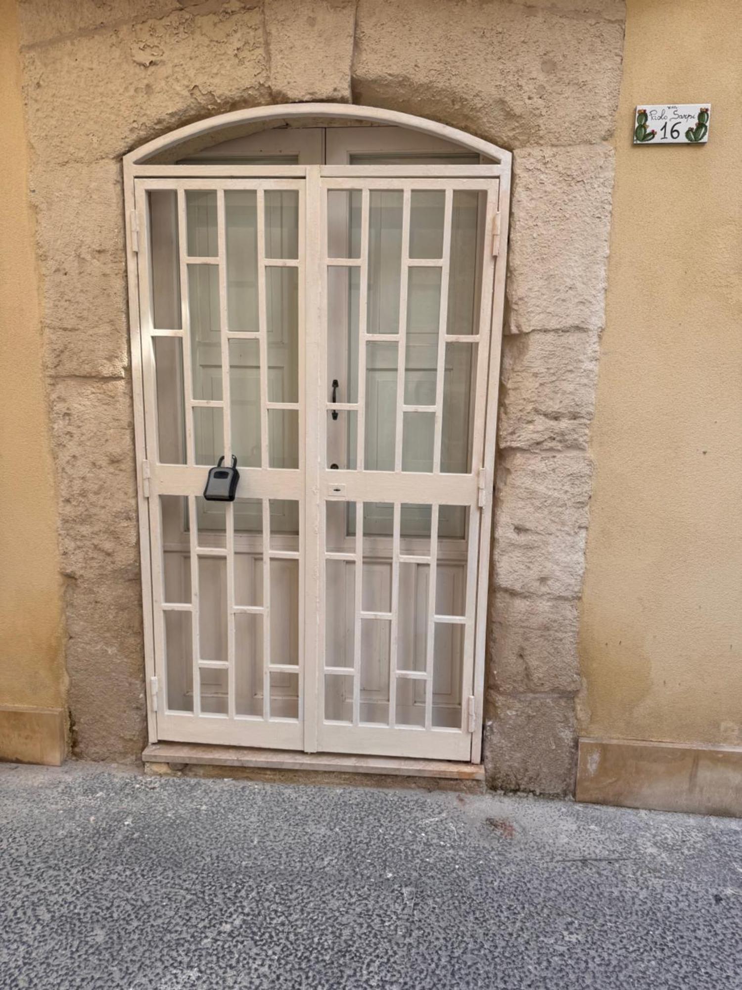 Ortigia Apartment Aretusa Syracuse ภายนอก รูปภาพ